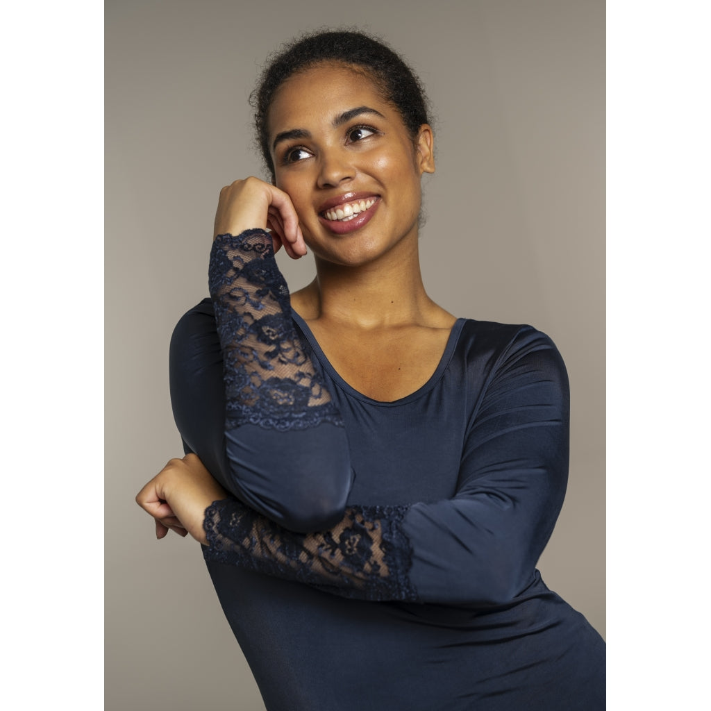 Sandgaard Bluse med blonde ærmer Top Dark Blue