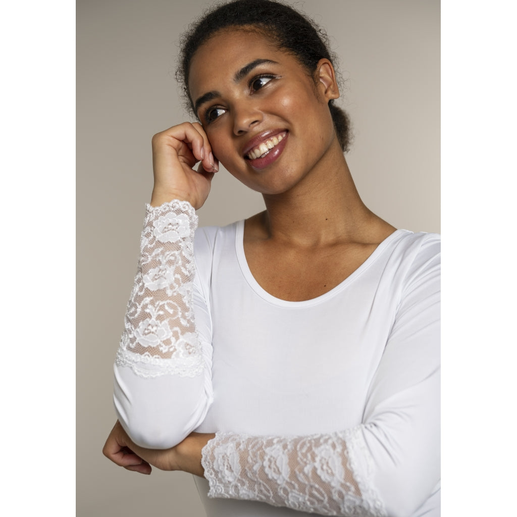 Sandgaard Bluse med blonde ærmer Top White